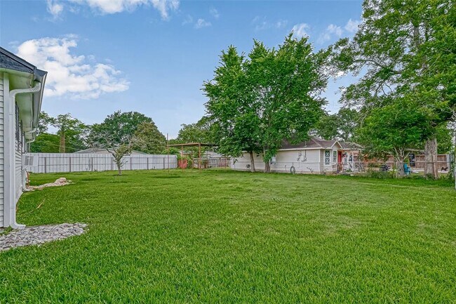 Building Photo - 7119 Farnsworth St