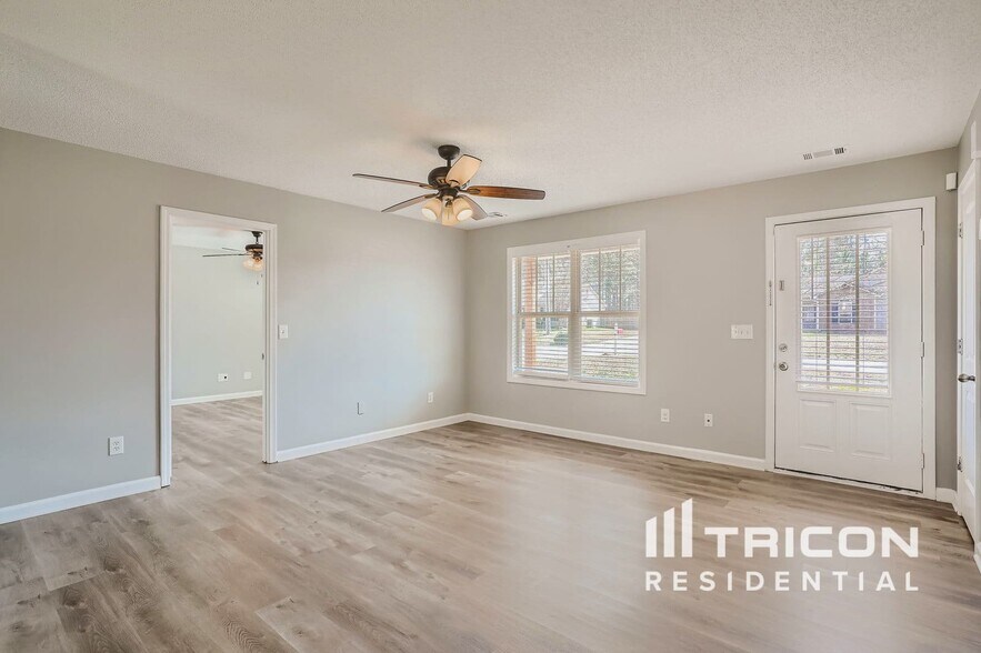 Building Photo - 106 White Creek Loop