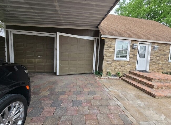 Building Photo - 9954 Genard Rd