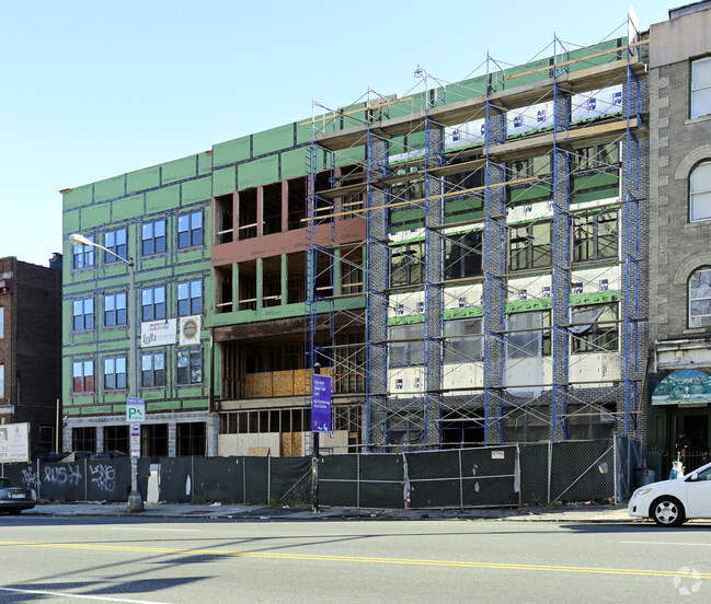 Building Photo - The Lofts at Lincoln Park