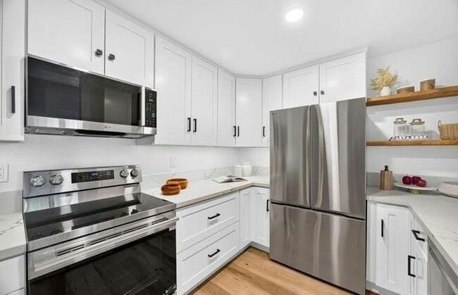 Building Photo - 2639 Pirineos Way
