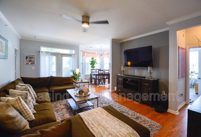 Building Photo - 130 River Landing Dr