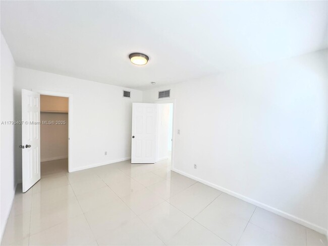 Building Photo - 8035 Crespi Blvd