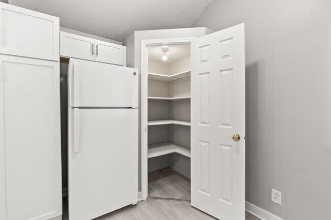 Building Photo - 3920 Vinton St