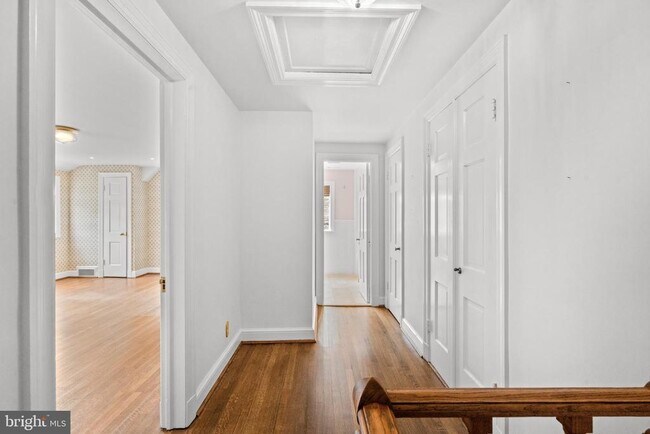 Building Photo - 6045 Edgewood Terrace