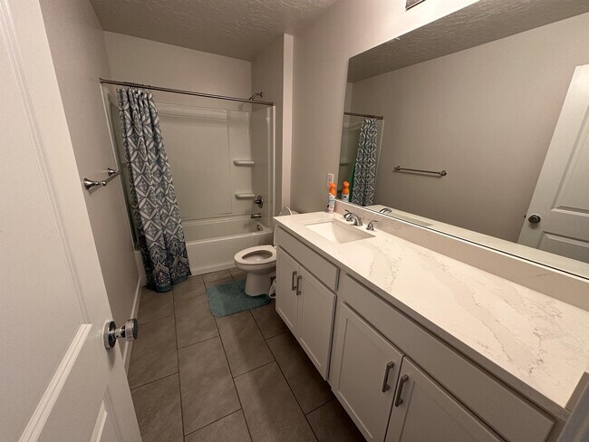 Building Photo - 121 N Independence Way