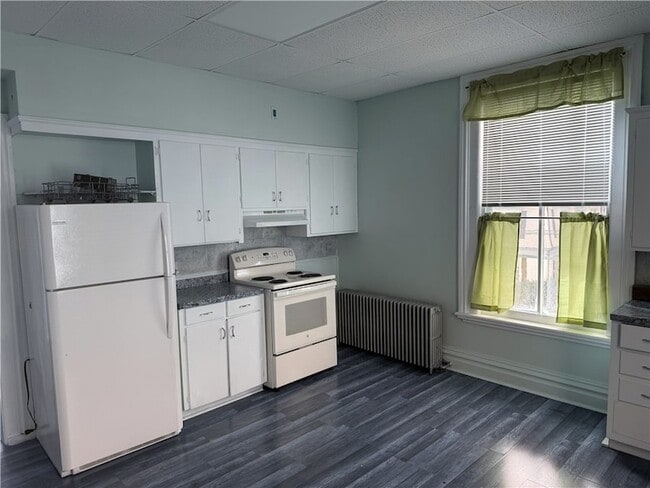 Building Photo - 20 Elm St