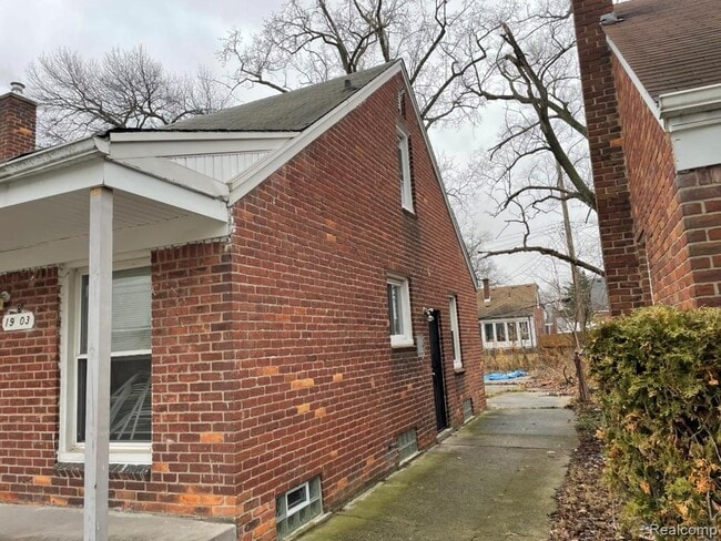 Building Photo - 19803 Santa Rosa Dr