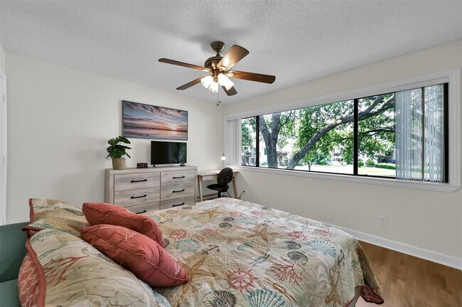 Building Photo - 12100 Melville Dr