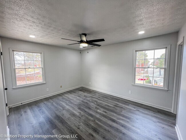 Building Photo - 1330 Hillcrest Dr