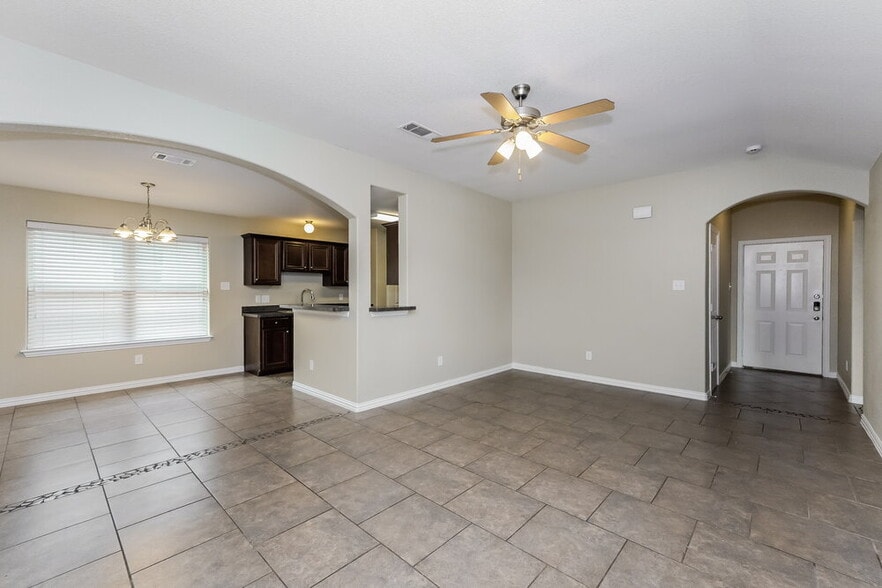 Building Photo - 7609 Rainbow Creek Dr