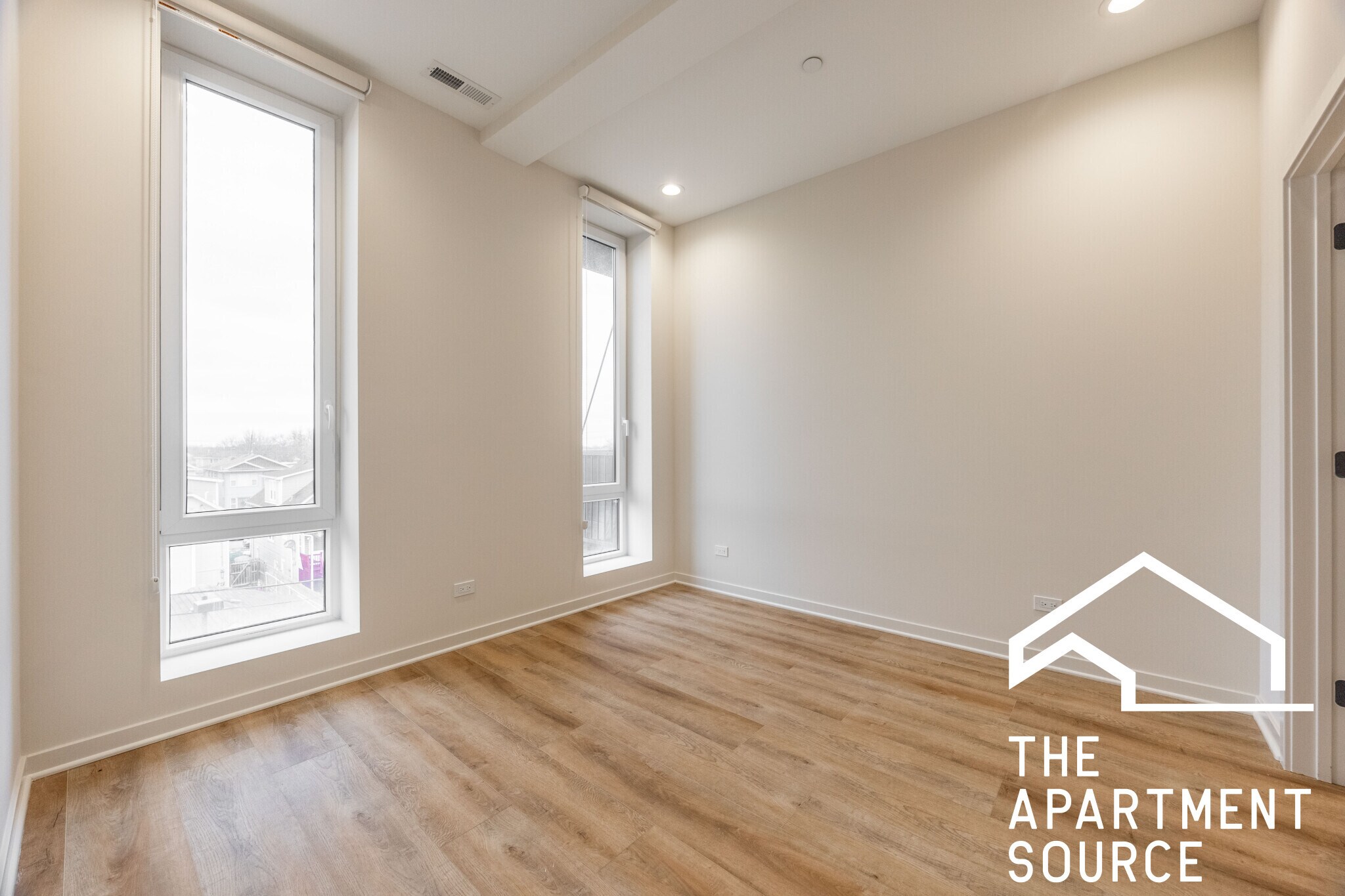 Building Photo - 6340 W Belmont Ave