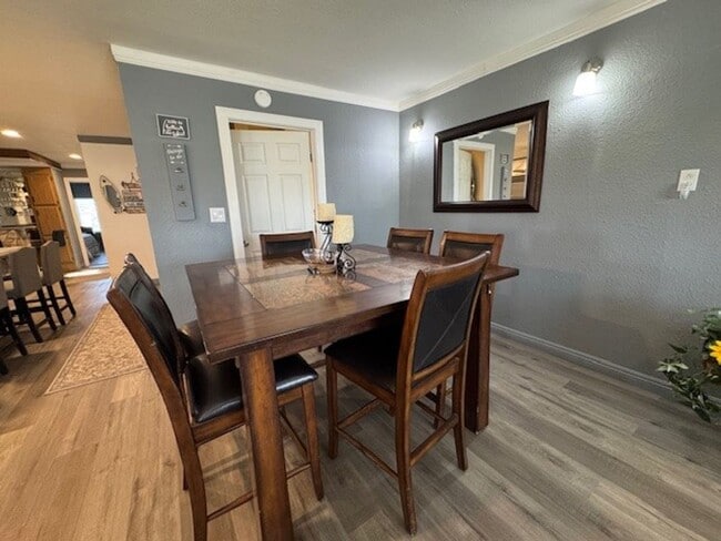 Building Photo - 3 BR 2 bath Furnished home Utilities Included & Brand new Interior-Custom Remodel