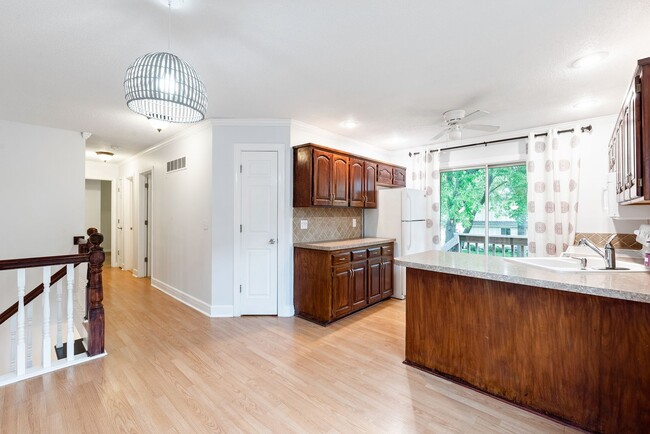 Building Photo - 4 Bed home in Olathe- Quick access to I-35