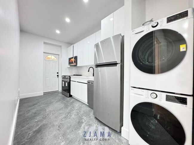 Primary Photo - 3 bedroom in BROOKLYN NY 11232