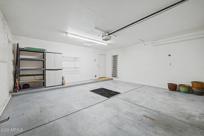 Building Photo - 933 N 94th Pl