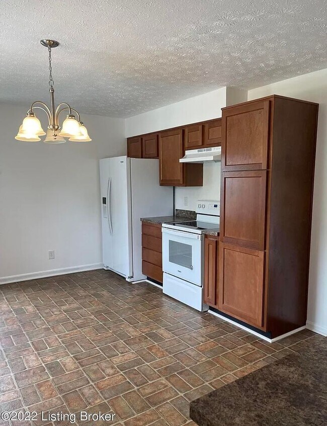Building Photo - Charming Brick Ranch *OPEN HOUSE 10/05/23*