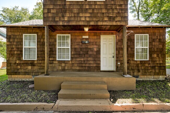 Building Photo - 639 S Pickard Ave