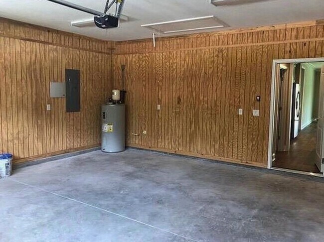 Building Photo - 3/2 with amazing community amenities!