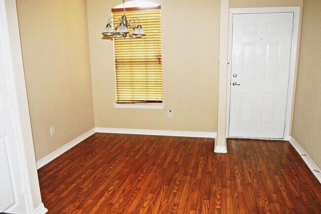 Building Photo - 906 Sterling Creek Cir