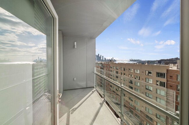 Building Photo - 9 Ave at Port Imperial