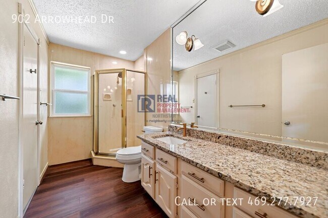 Building Photo - 902 Arrowhead Dr
