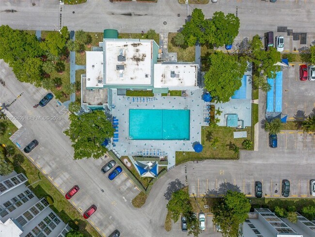 Building Photo - 17570 Atlantic Blvd