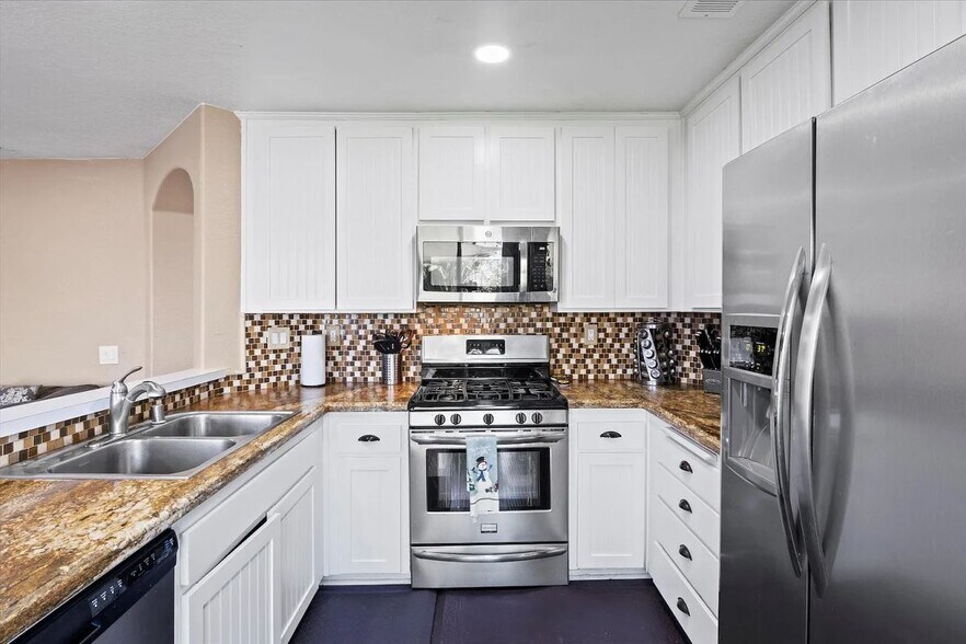 Building Photo - 3718 Via Las Villas