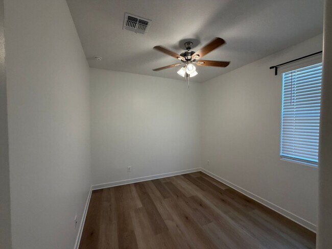 Building Photo - 36375 W Leonessa Ave