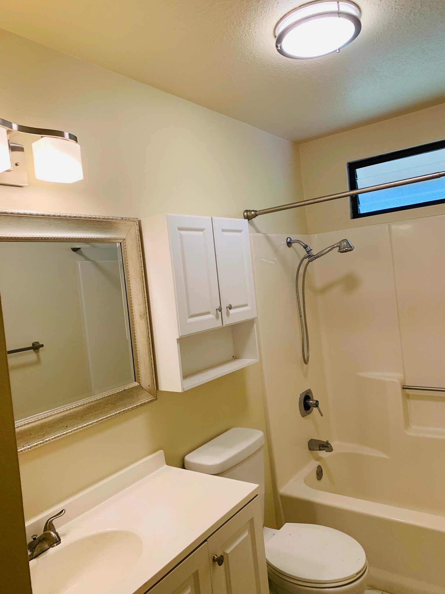 Building Photo - 2751 Palalani St