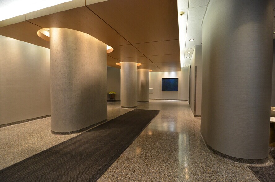 Building Photo - 405 N Wabash Ave