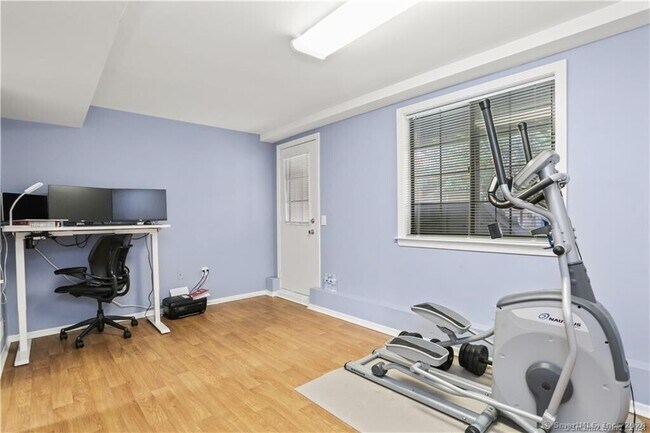 Building Photo - 237 Strawberry Hill Ave
