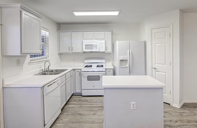 Building Photo - 8417 Twiggy Ln