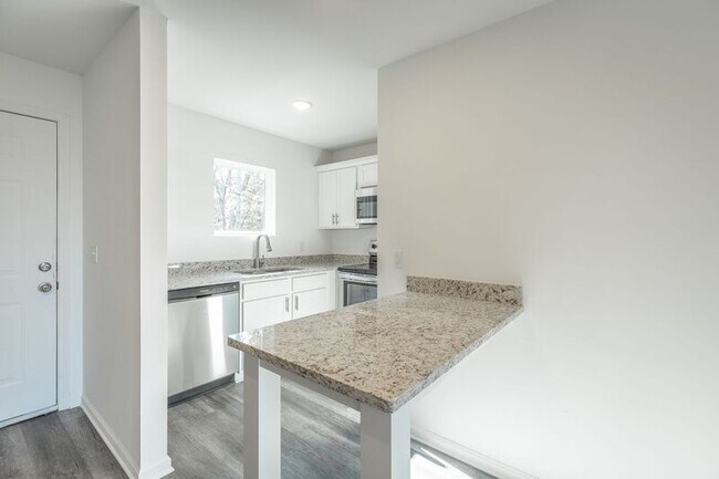 Building Photo - 73 Shallowford Rd