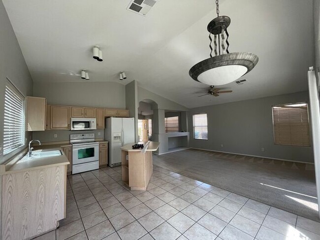 Building Photo - 3 Bed 2 Bath in Most Desired Ahwatukee