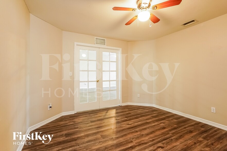 Building Photo - 2709 SW 4th Ave