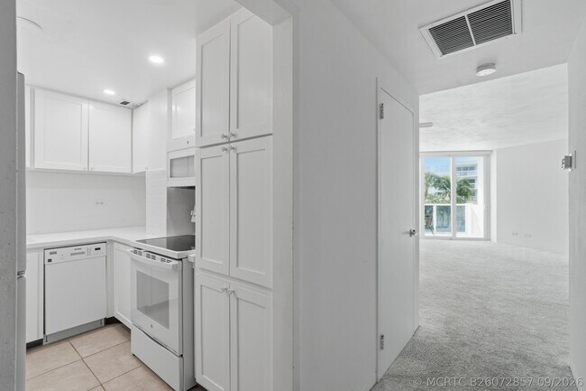 Building Photo - 2800 N Flagler Dr