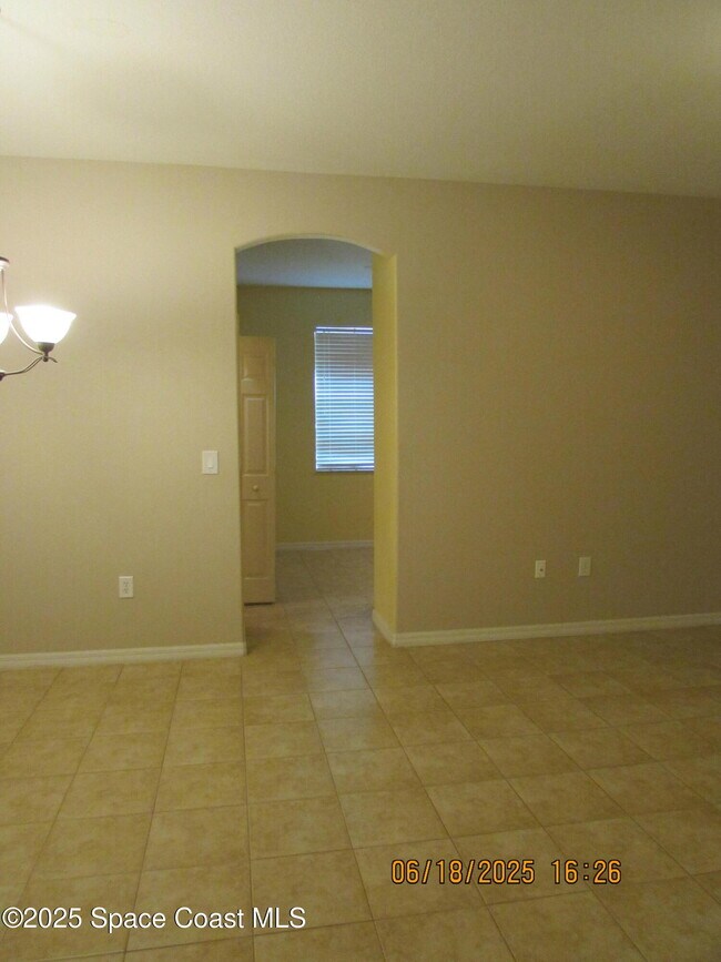 Building Photo - 1708 Maeve Cir