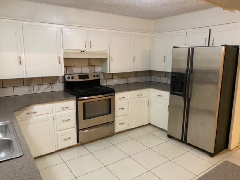 Building Photo - 121 Cactus Dr