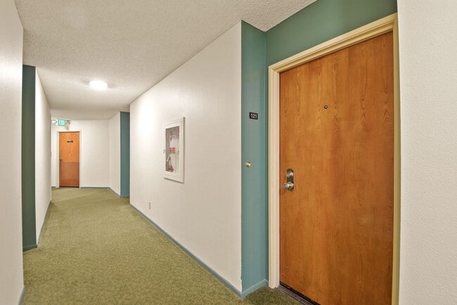 Building Photo - Beautiful 2B | 2B Condo in Los Feliz!