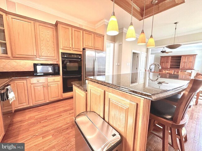 Building Photo - 307 Creek Valley Ln