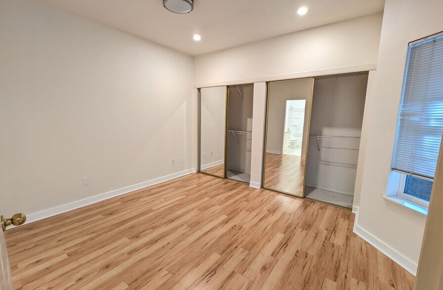 Building Photo - 12118 NE 171st Pl
