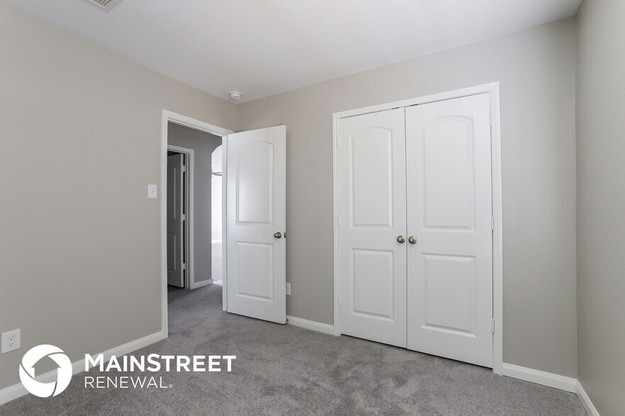Building Photo - 25221 Dickens Dr