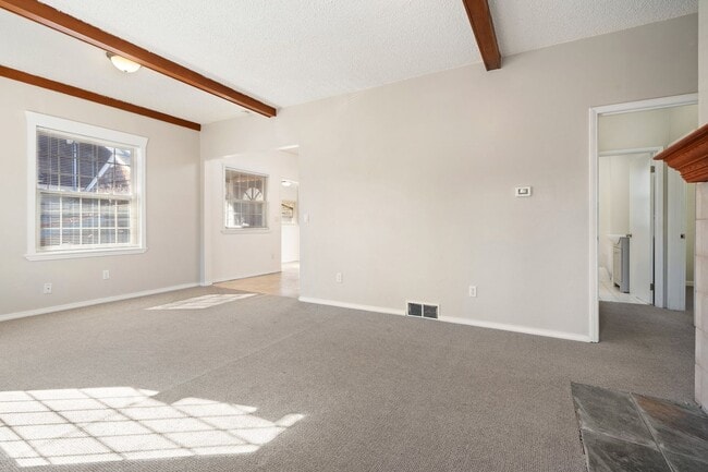 Building Photo - 709 McKenzie Ave