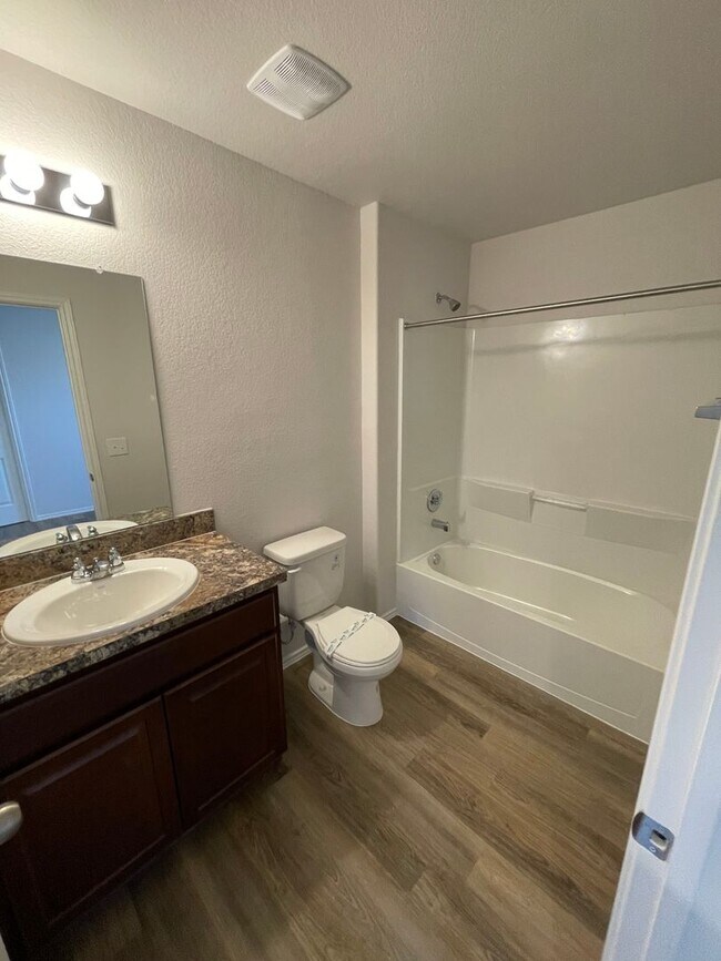 Building Photo - Secure Your Spot – 3 Bedroom, 2.5 Bath Home in Houston