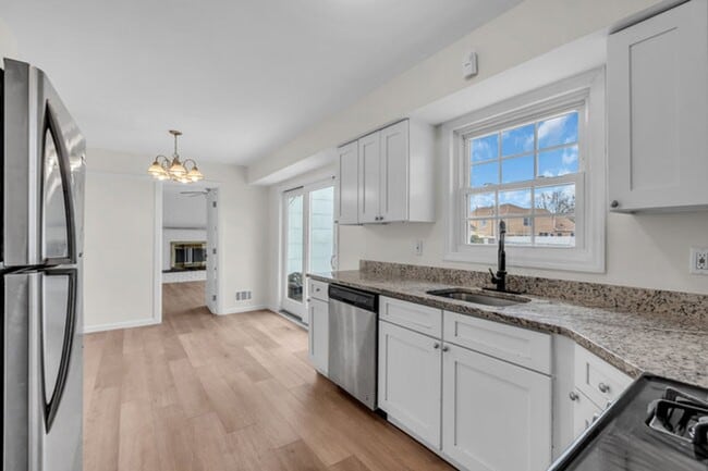 Building Photo - Newly Renovated 4-Bedroom Home with Pool i...