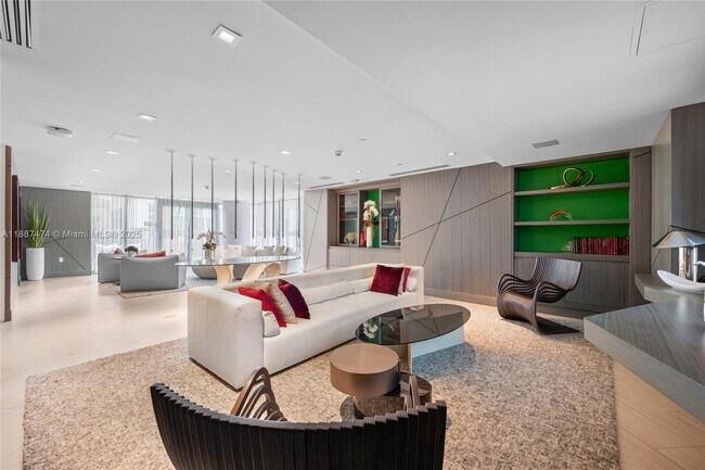 Building Photo - 300 Sunny Isles Blvd