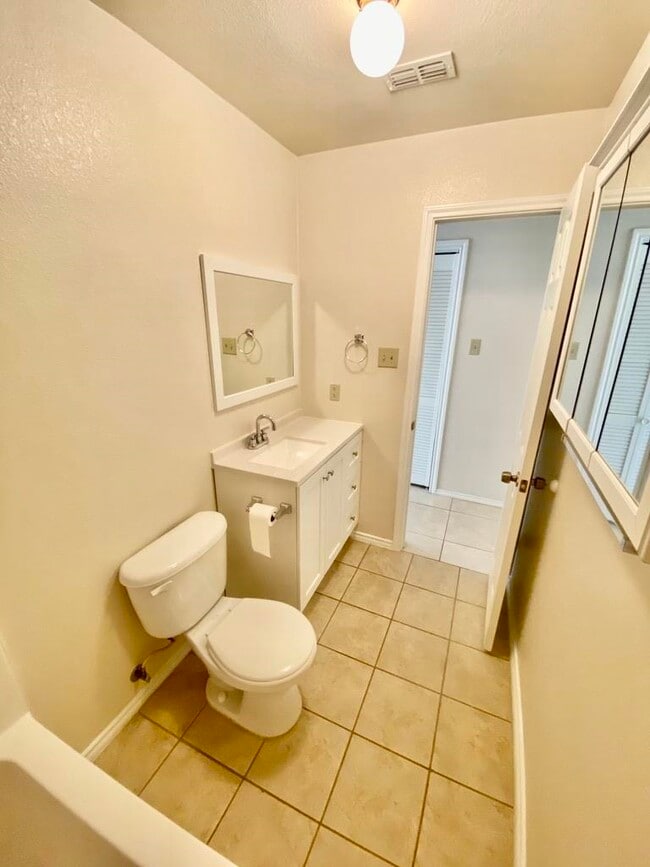 Building Photo - 100 Ramon Cardenas Dr