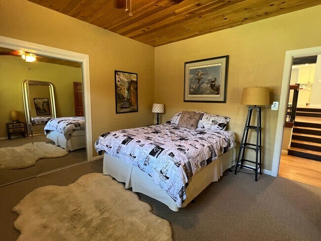 Building Photo - Gorgeous Lakeridge Shores Home Available Now