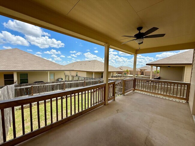 Building Photo - 3 Bedroom, 2 Bathroom Duplex in Converse!